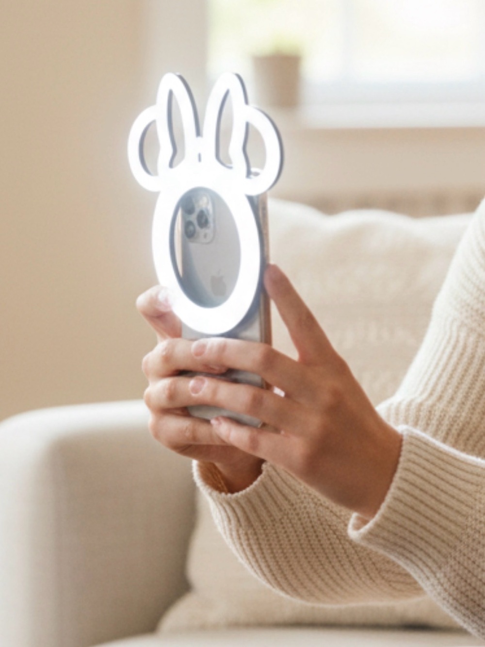NWT Minnie Mouse Disney LED Selfie Ring Light Phone Mount - White